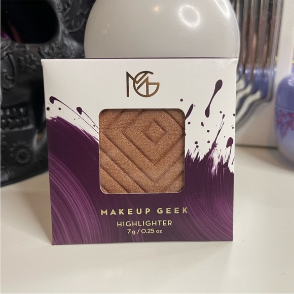Makeup Geek Highlighter “FIREWORKS” discontinued - Picture 2 of 3